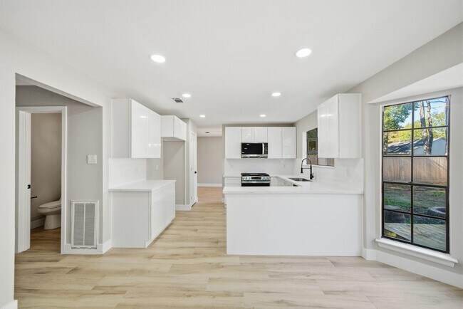 Building Photo - 22 Cricket Hollow Pl