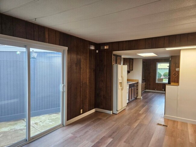 Building Photo - 3Bd/2Ba Manufactured Home - For viewing!