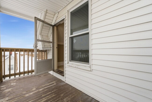 Building Photo - 135 Sagamore St