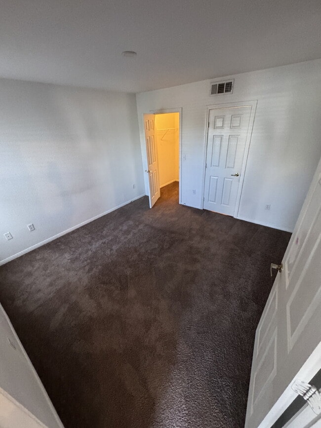 Building Photo - 2 Bed, 2 Bath Condo