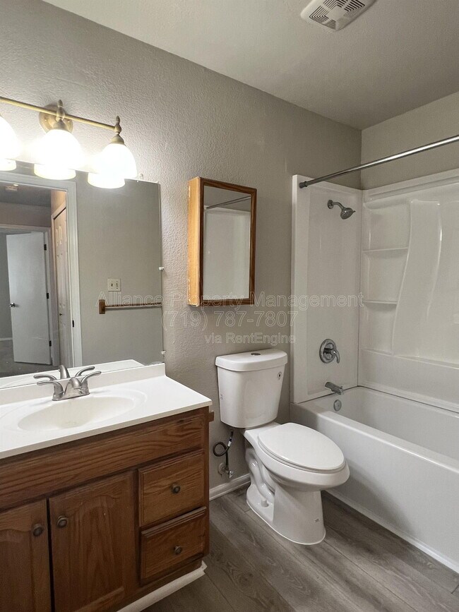 Building Photo - 4427 Hunting Meadows Cir