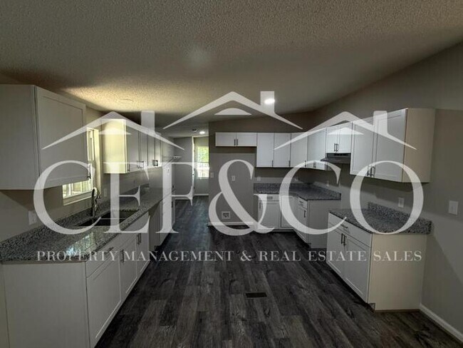 Building Photo - Large 4 bedroom 2 bathroom home now available in Cowpens!