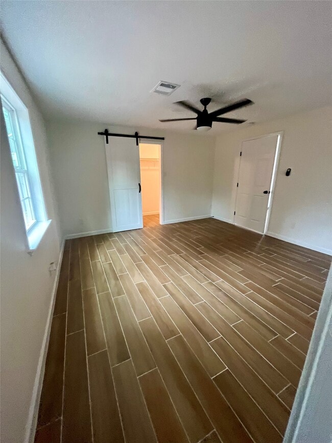 Building Photo - 302 Moody St