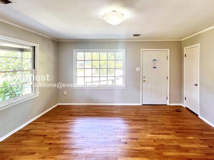 Building Photo - 1217 Hendrix Ave