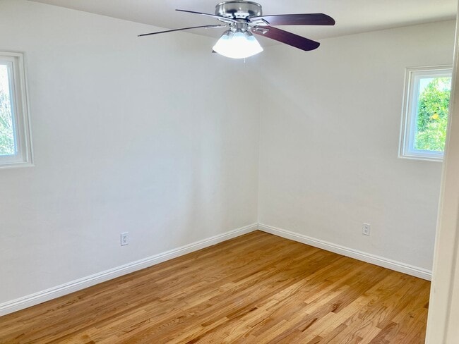 Building Photo - 3 Bedroom 2 Bath Home in La Mesa with Detached 2 Car Garage