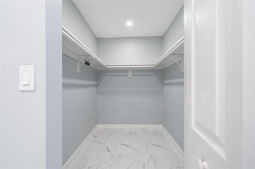 Building Photo - 9234 Wedgewood Ln