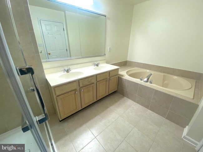 Building Photo - 372 Tuvira Ln