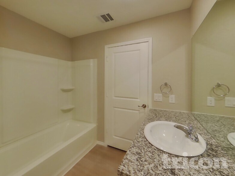 Building Photo - 5711 Raven Pl