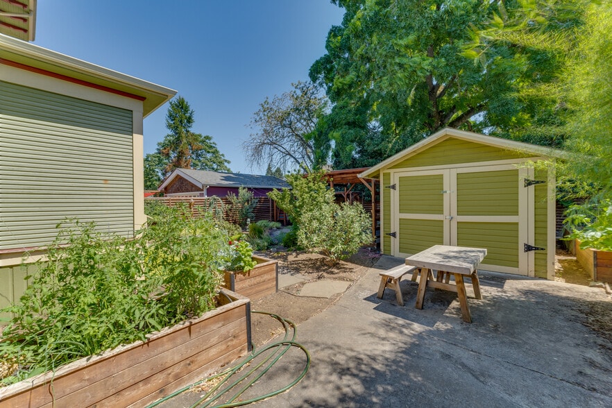 Building Photo - 5236 NE 18th Ave