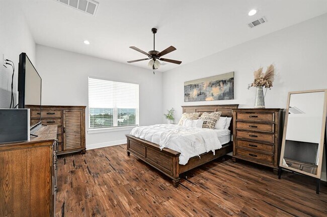 Building Photo - 18502 Venture Dr