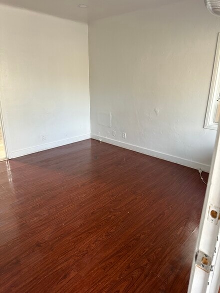 Livingroom - 2305 Hauser Blvd