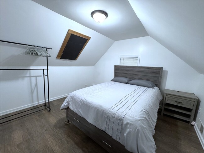 Building Photo - 112 Broad Ave