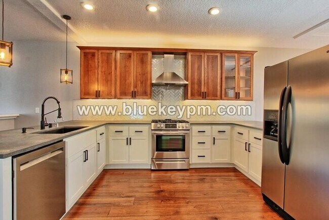 Building Photo - 3 Bed, 3.5 Baths Townhome With Garage Level Suite and Office Space