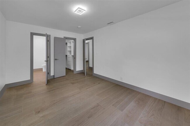 Building Photo - 3231 NE 27th Terrace