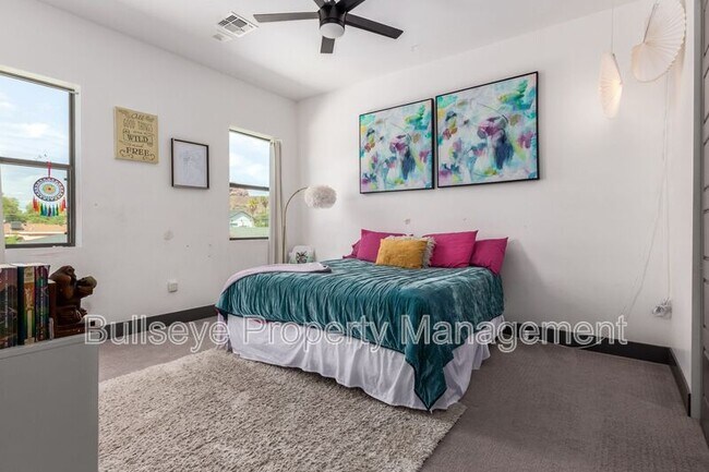 Building Photo - 4413 E Montecito Ave