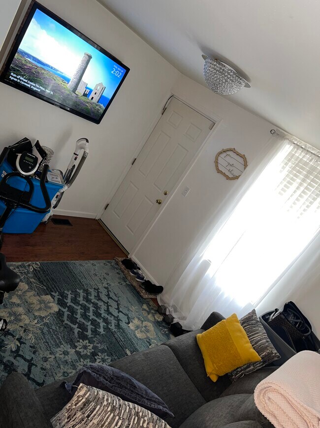 Building Photo - 910 Ramsay St