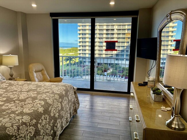 Building Photo - 260 Seaview Ct