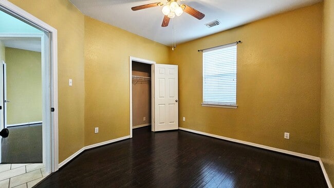 Building Photo - 211 Briar Trace Ln