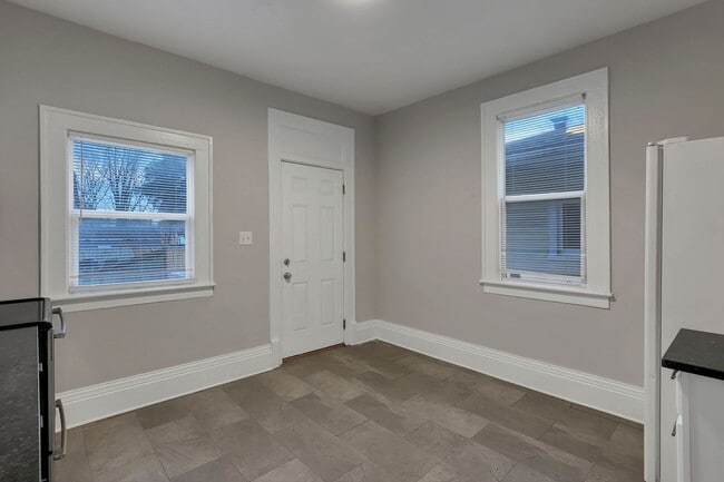 Building Photo - 293-295 Woodrow Ave