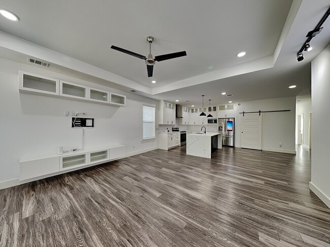 Building Photo - 1920 Carver Ave