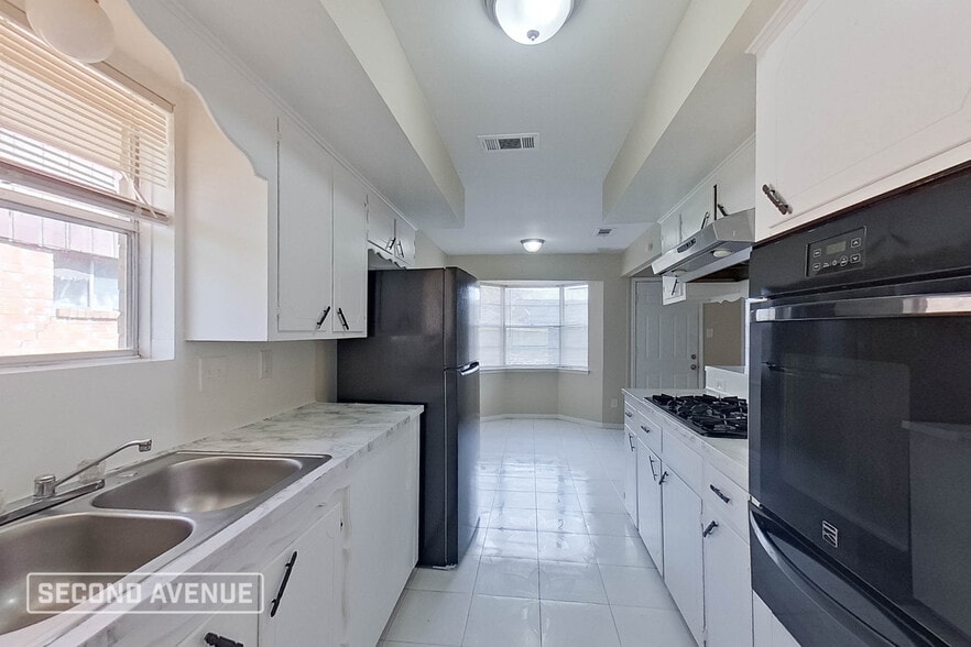 Building Photo - 9702 Hillis St