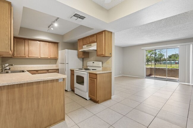 Building Photo - 4444 E Paradise Ln