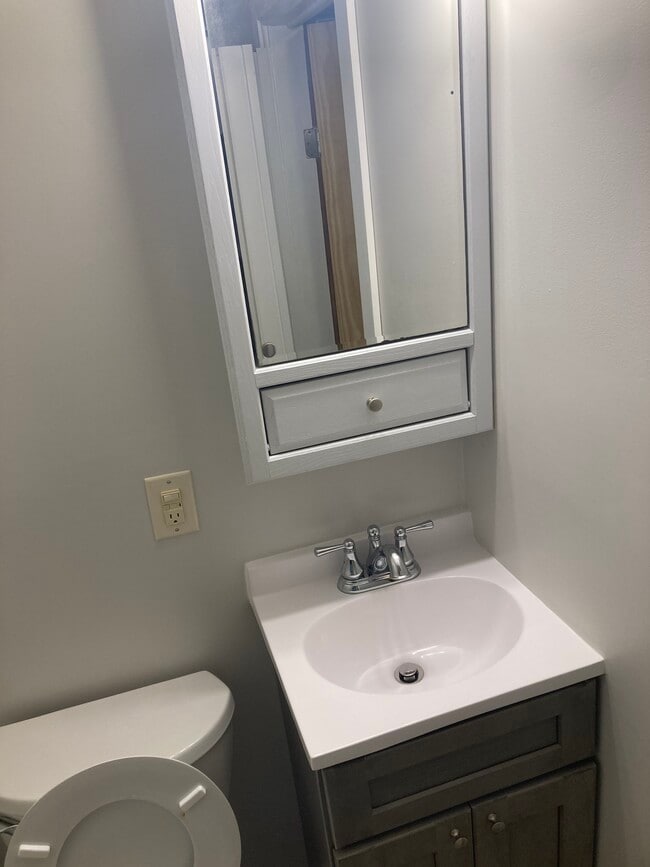 Building Photo - 1436 E 9th St