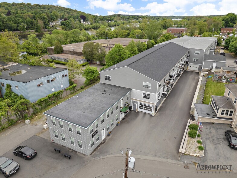 Building Photo - Arrowpoint at South Grove