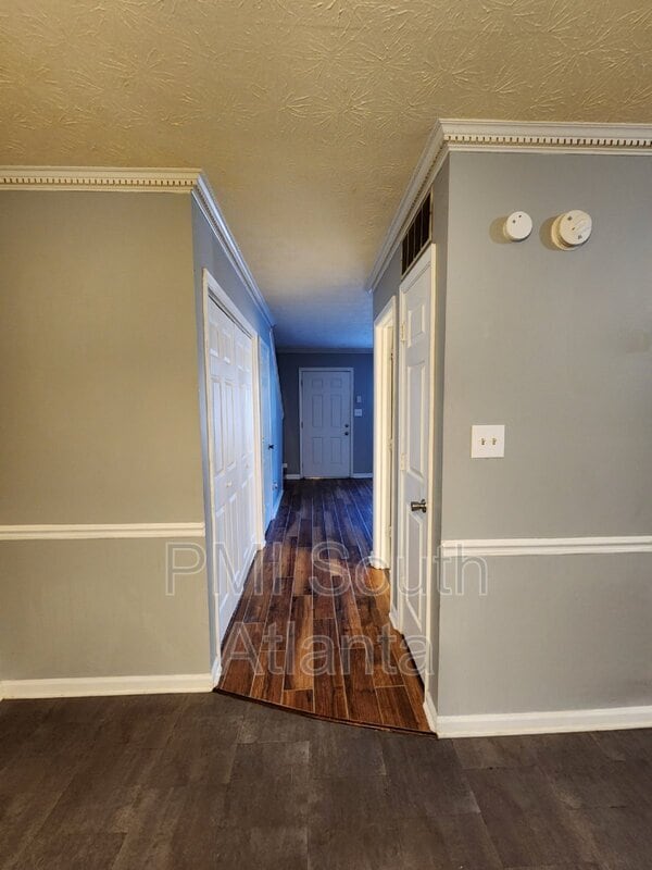 Building Photo - 143 Forrest Ave