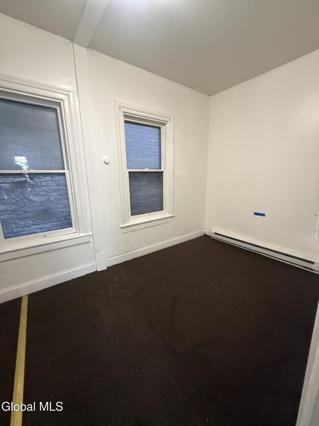 Building Photo - 486 4th St
