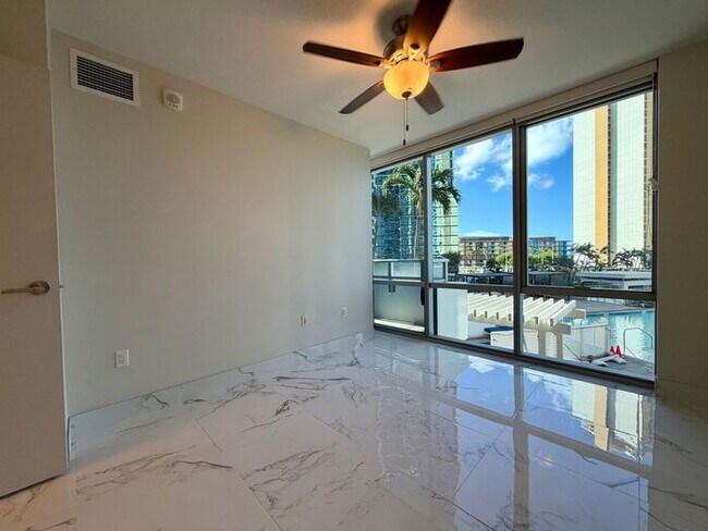 Building Photo - Waihonua: Luxury Low Level 2 Bed, 2 Bath Condo w/ 2 Parking in Kakaako