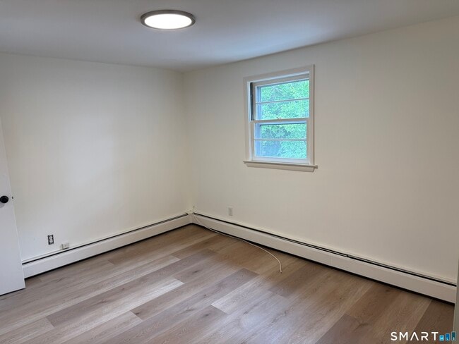Building Photo - 17 Oenoke Pl