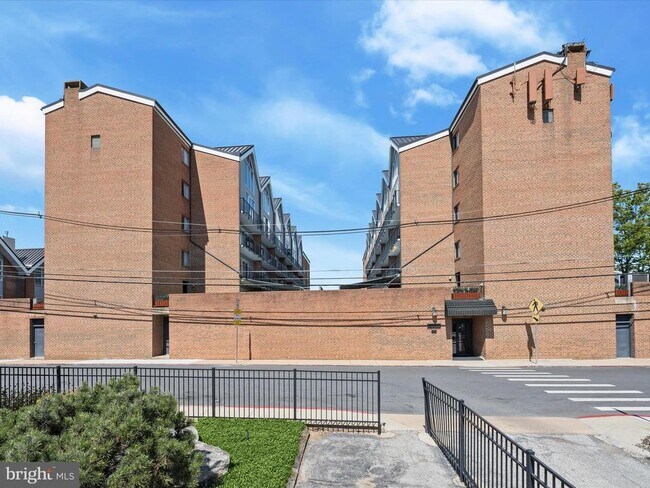Building Photo - 312 Severn Ave
