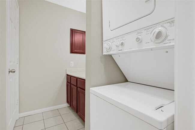 Building Photo - 1100 Augusta Dr