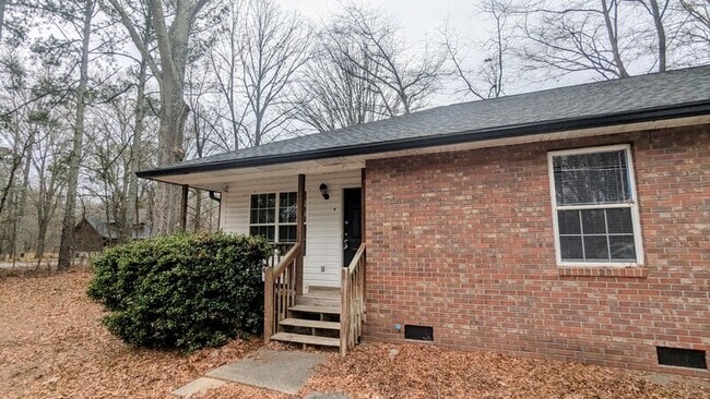 Building Photo - 215 Green Acre Ln