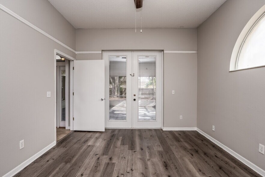 Building Photo - 433 Valley Edge Dr