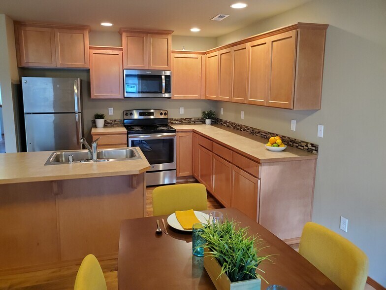 Building Photo - 176 N Township St