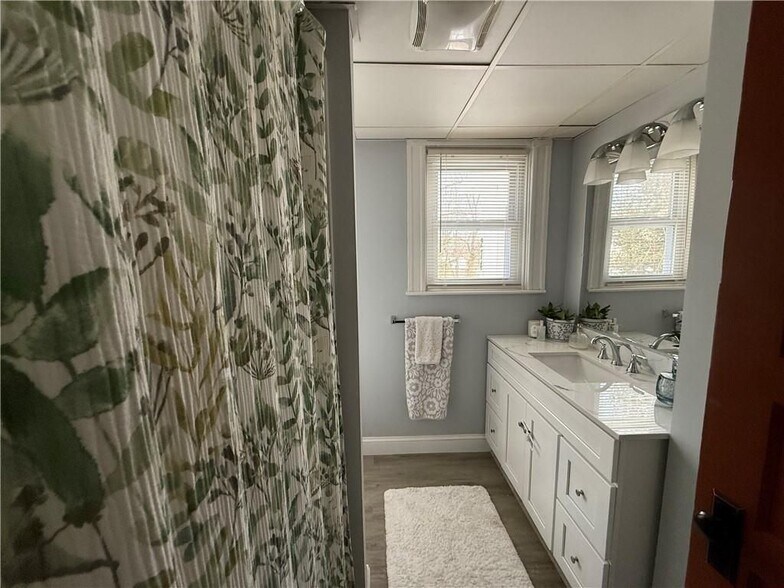 Building Photo - 274 Waterman Ave