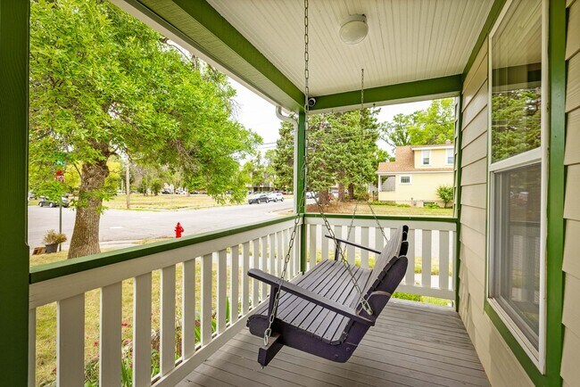 Building Photo - Fully Furnished Northside Bungalow Available for Month of August, 2026