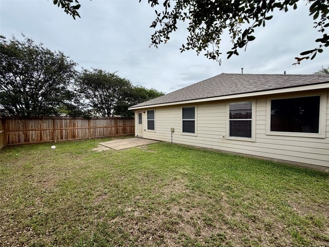 Building Photo - 21655 Falvel Sunset Ct