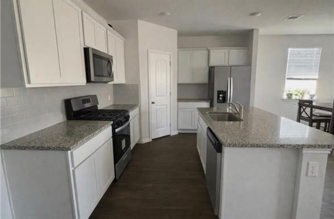 Building Photo - 608 Mais Dr