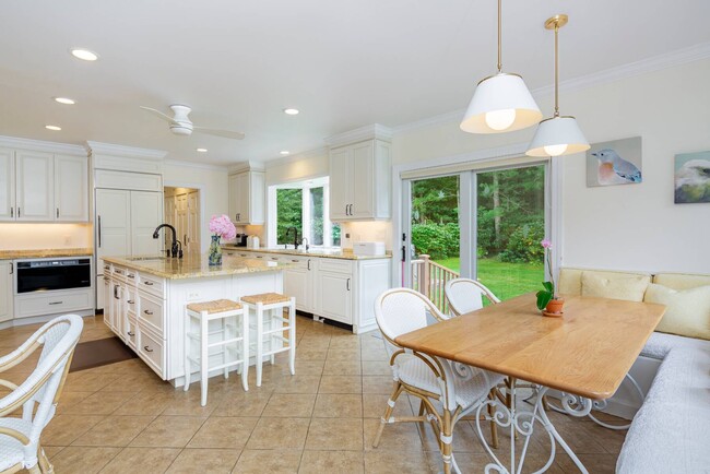 Building Photo - 6 Tall Tree Ct