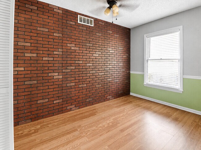 Building Photo - 127 Pine Bluff Dr