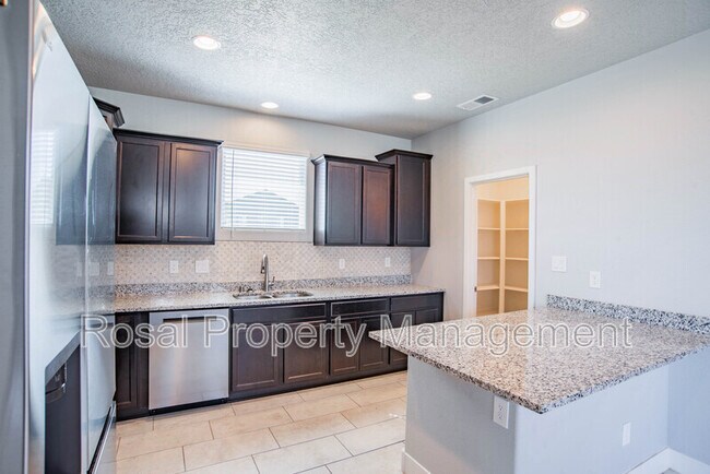 Building Photo - 933 Northern Blvd NE