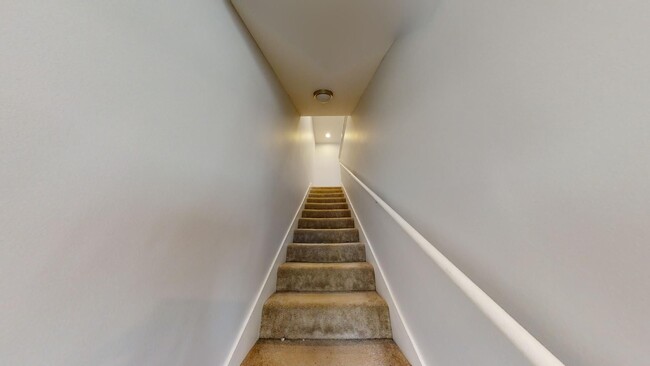 Building Photo - Madison Park Townhome