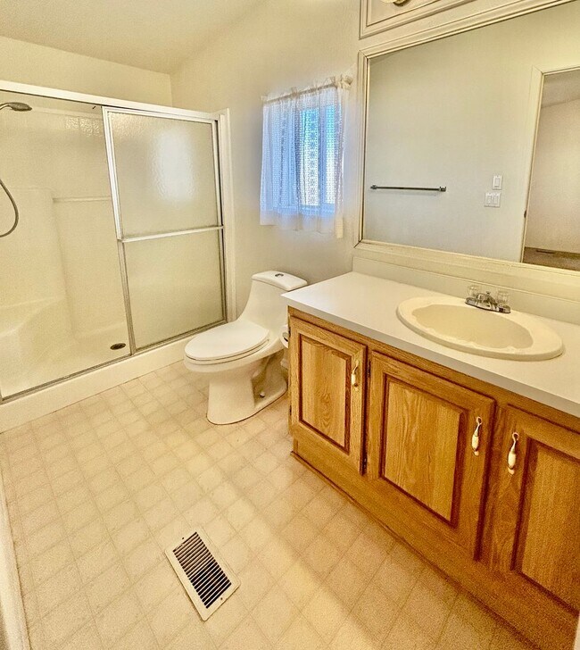 Building Photo - Charming 2-Bedroom 2-Bathroom Furnished Manufactured Home in Fortuna Foothills.