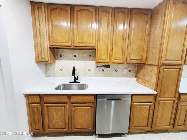 Building Photo - 26 Meadow Green Cir