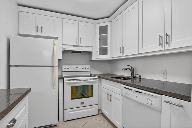 Building Photo - 177 Fanshaw E