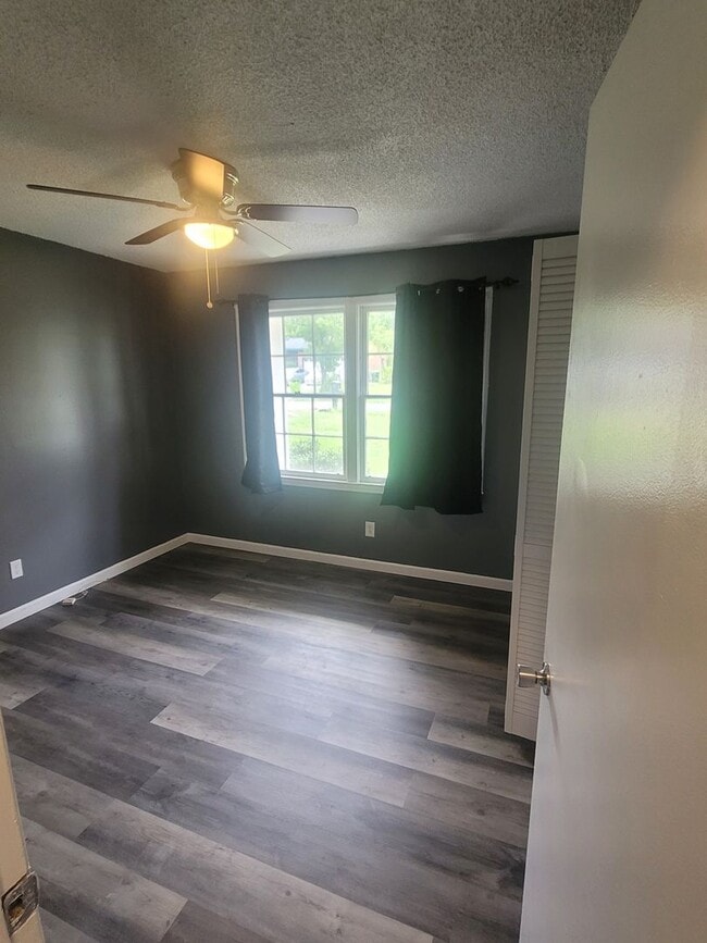 Building Photo - North Columbia