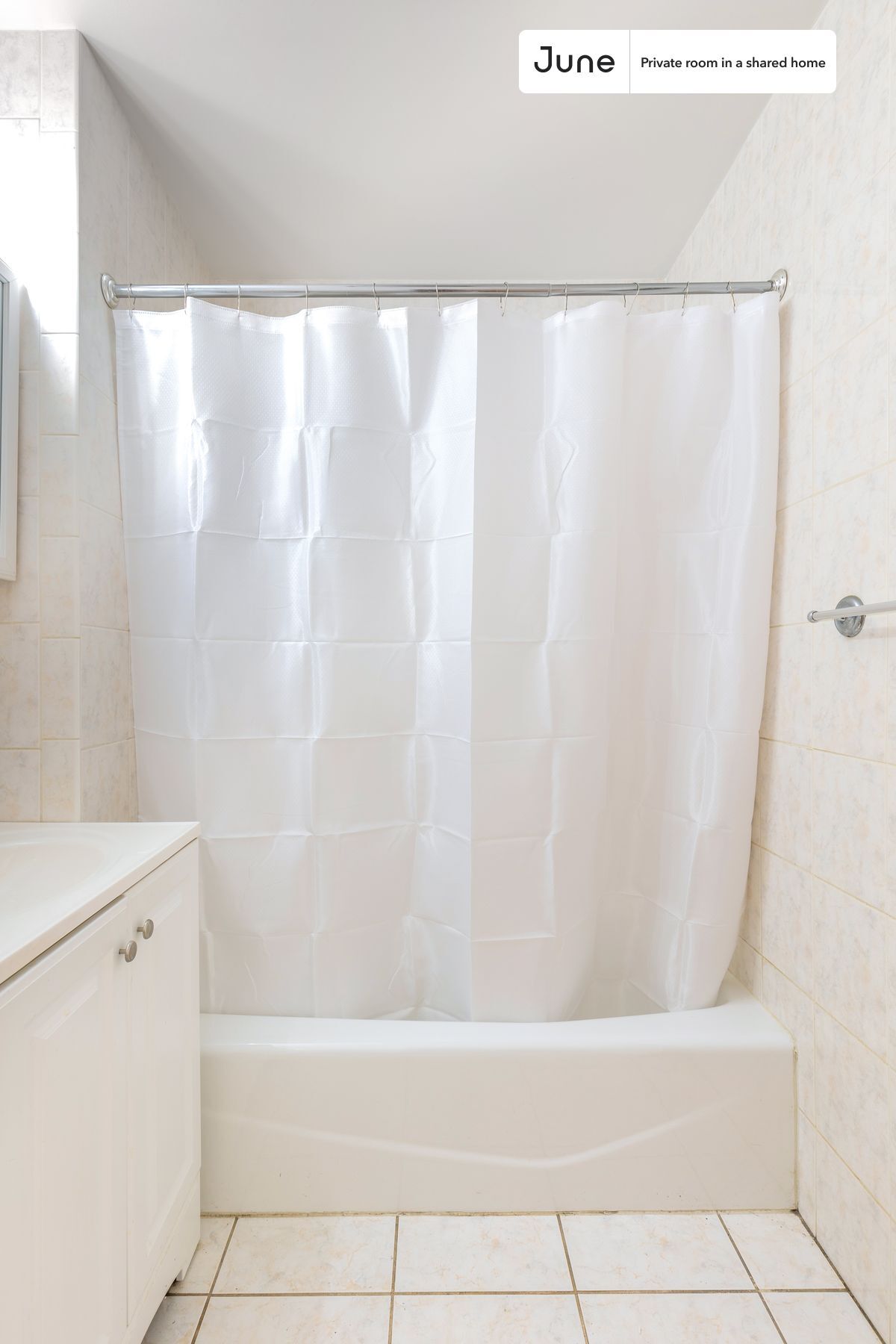 Building Photo - Room in Shared 3 bed/1 bath home